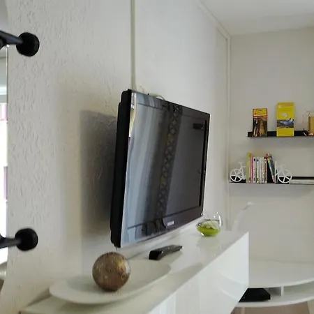 Cozy Studio With Balcony And Secure Parking Pau Exterior photo