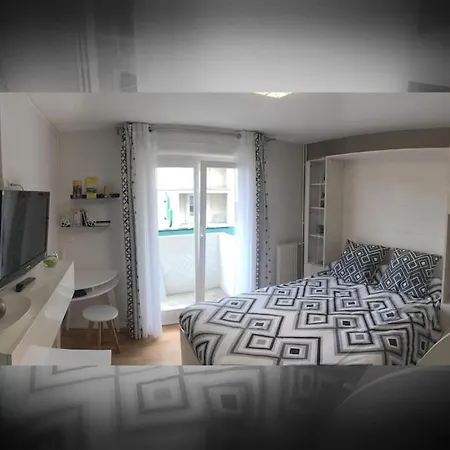 Cozy Studio With Balcony And Secure Parking Pau Exterior photo